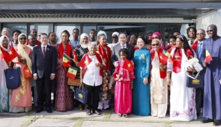 Chủ tịch Quốc hội Trần Thanh Mẫn gặp gỡ cộng đồng người Việt Nam tại Senegal